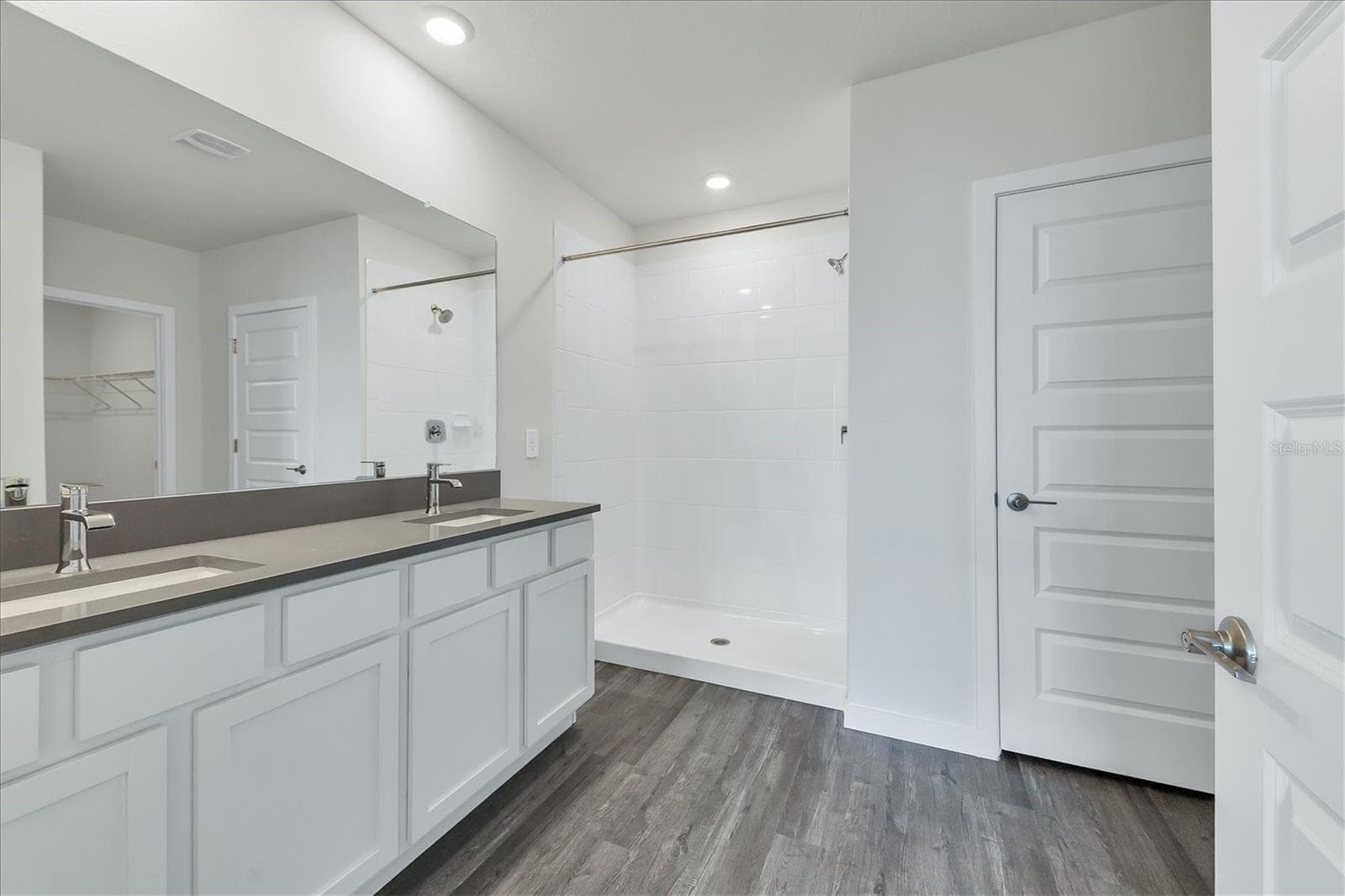 Single Family Residence at 17218 BARNWOOD PL, LAKEWOOD RANCH, photo 19 of 56