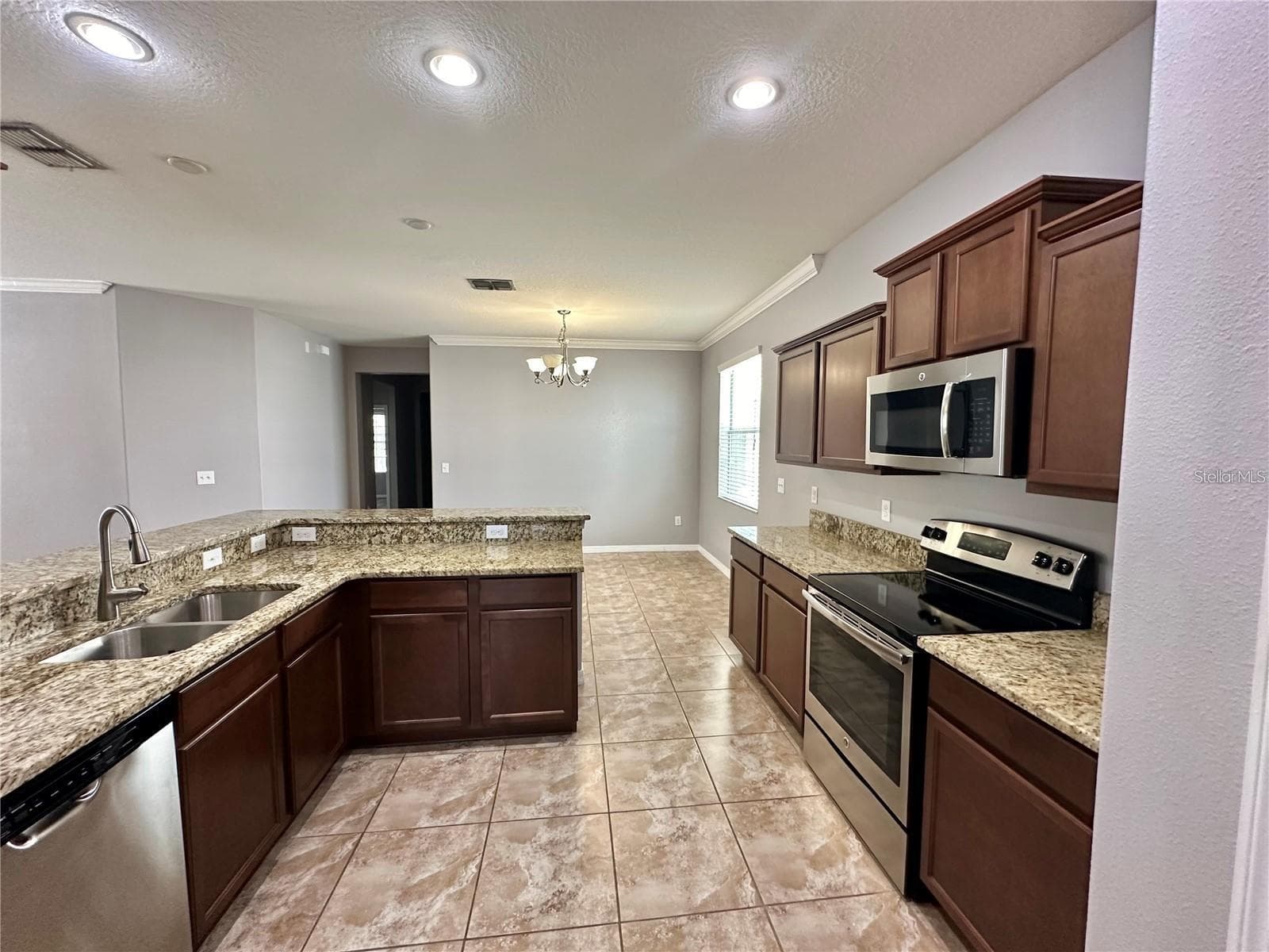 Single Family Residence at 1607 ACADIA HARBOR PL, BRANDON, photo 10 of 35