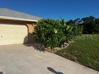 Single Family Residence at 7506 SPINNAKER BLVD, ENGLEWOOD, photo 2 of 17