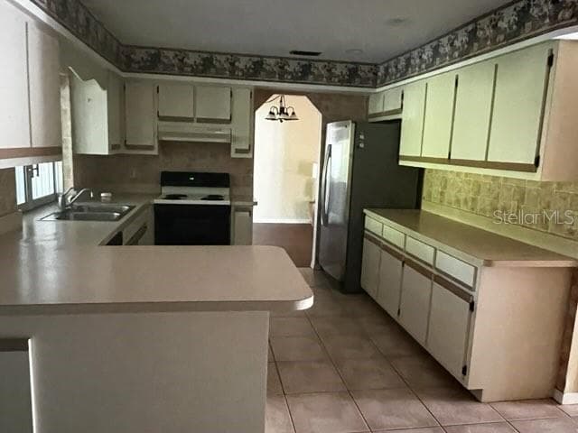 Single Family Residence at 7506 SPINNAKER BLVD, ENGLEWOOD, photo 5 of 17