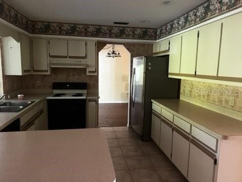 Single Family Residence at 7506 SPINNAKER BLVD, ENGLEWOOD, photo 6 of 17
