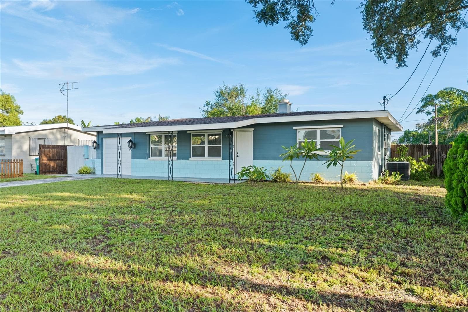Single Family Residence at 10811 VALENCIA TER, SEMINOLE, photo 2 of 24