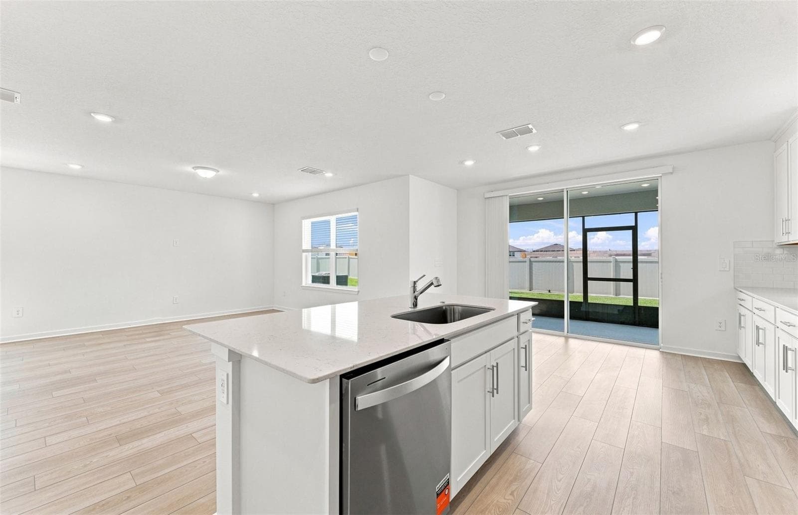 Center Island w/Storage - 1436 HAMILTON WAY, LAKE ALFRED