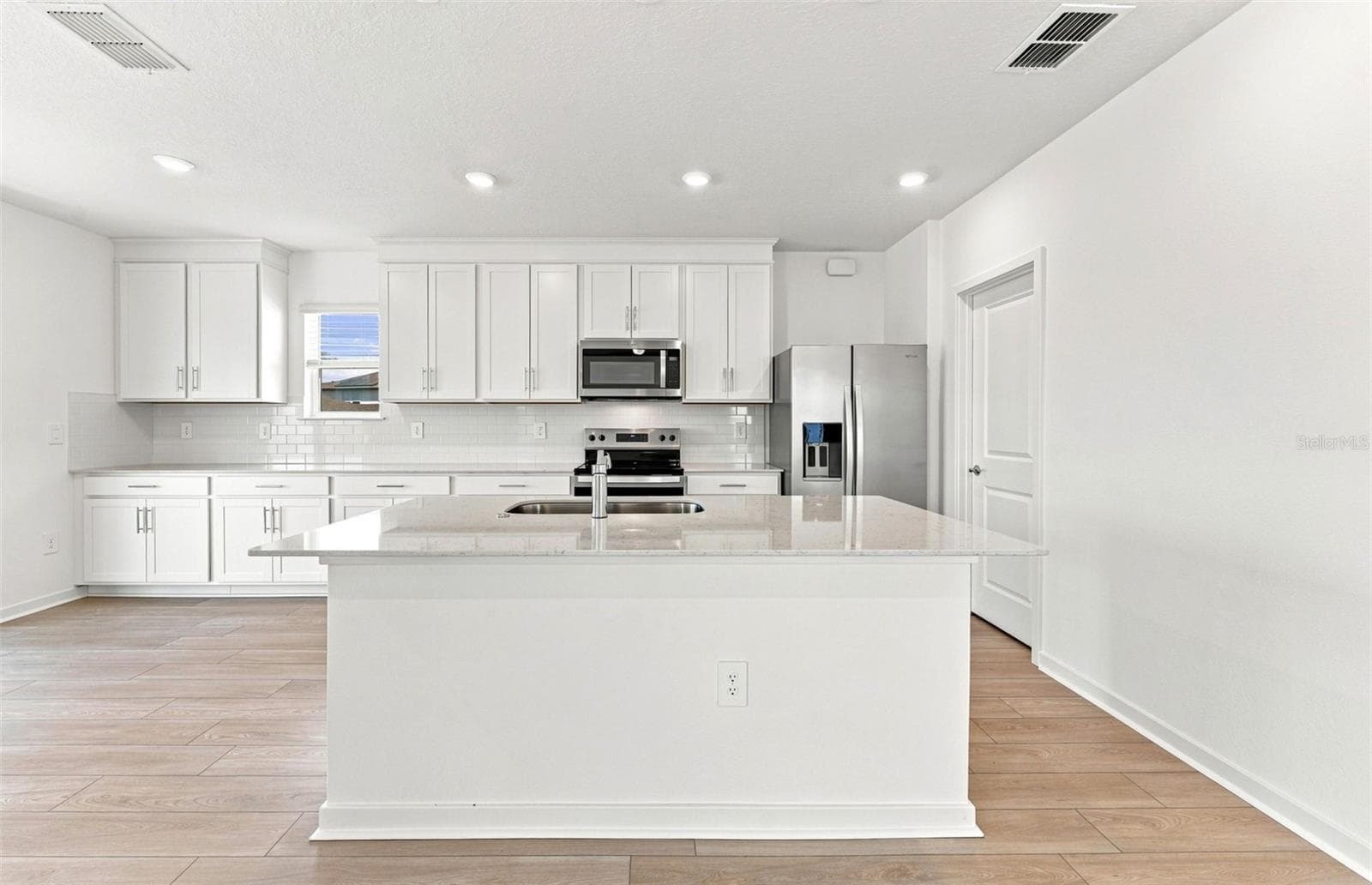 Stylish Kitchen - 1436 HAMILTON WAY, LAKE ALFRED