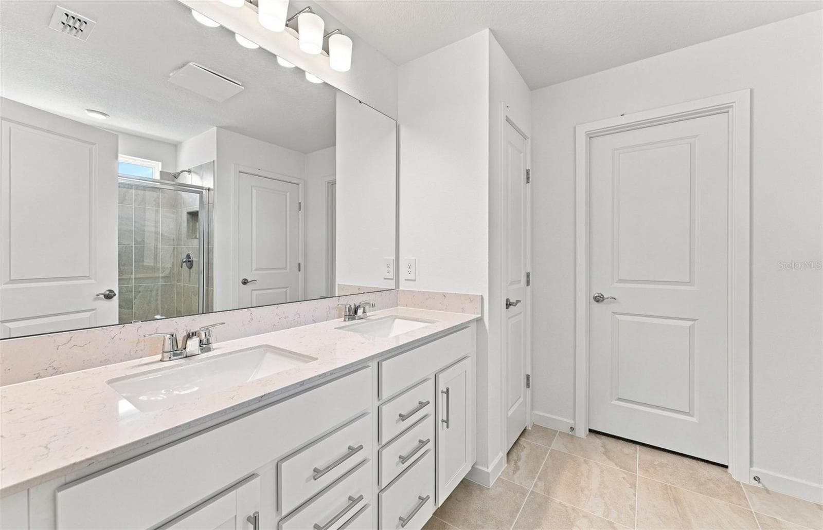 Owner's Bath w/Dual Sinks - 1436 HAMILTON WAY, LAKE ALFRED