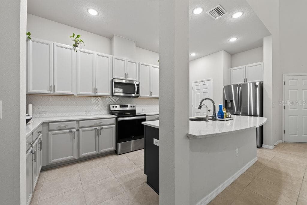 Single Family Residence at 28583 COZY CREEK DR, WESLEY CHAPEL, photo 13 of 66
