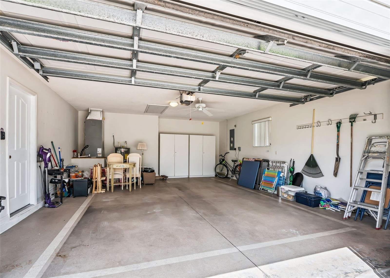 Large, extended Garage - 1506 AQUINO LN, THE VILLAGES