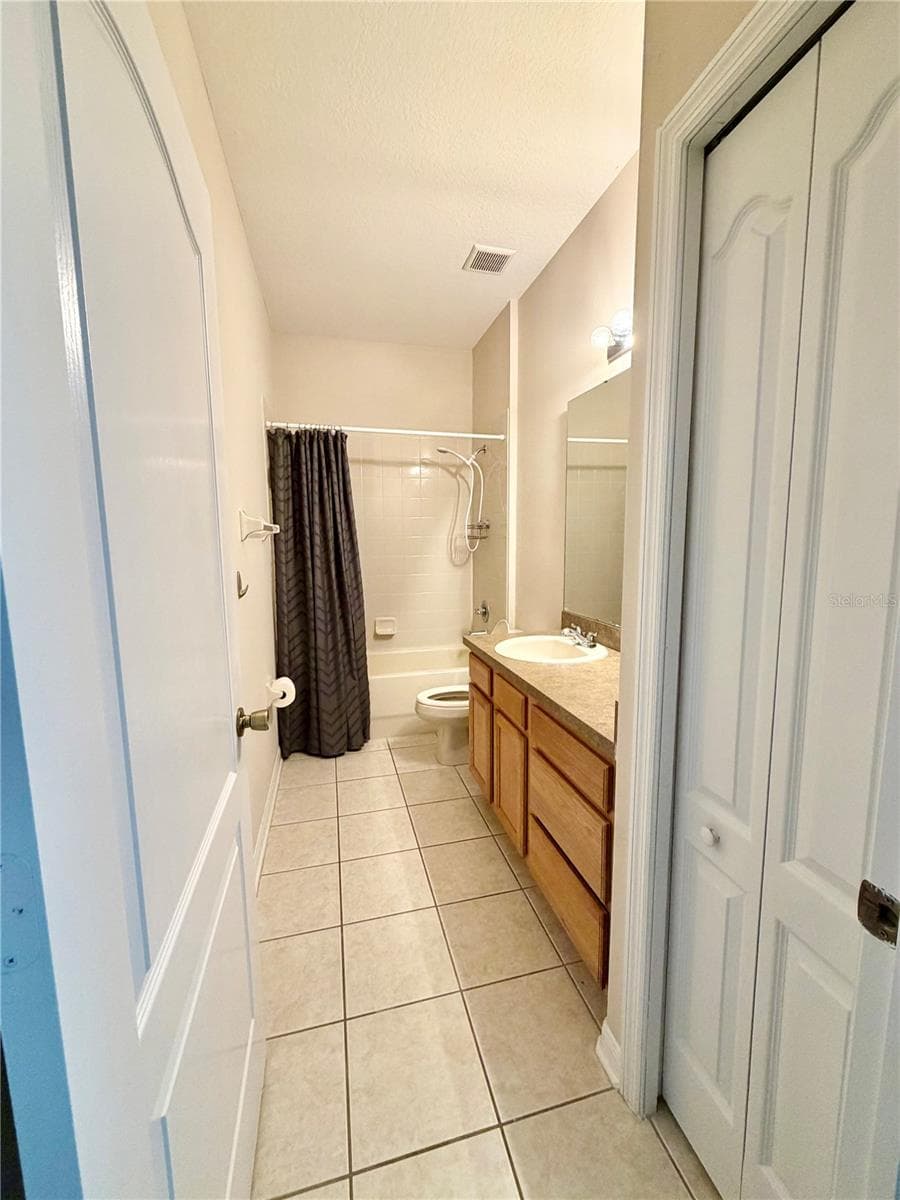 Single Family Residence at 4004 LANGDRUM DR, WESLEY CHAPEL, photo 5 of 19