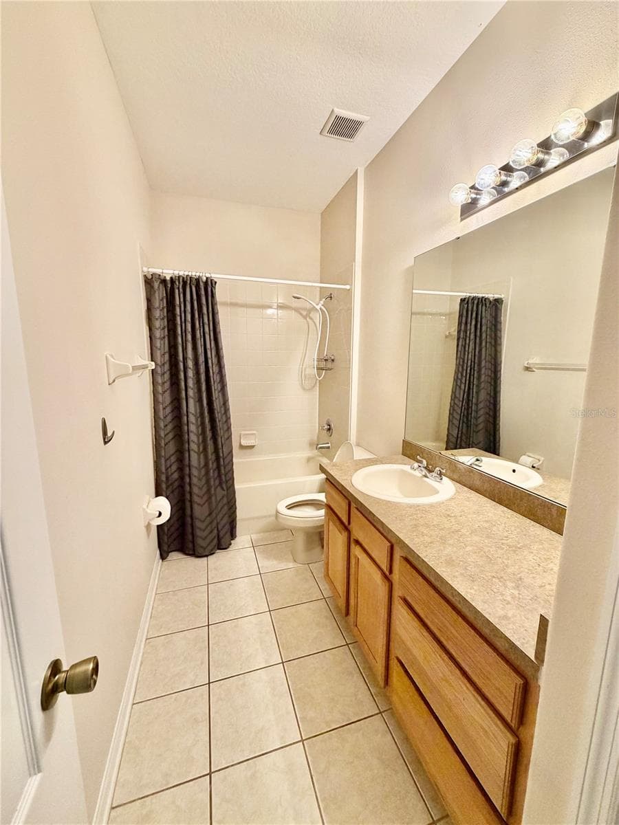 Single Family Residence at 4004 LANGDRUM DR, WESLEY CHAPEL, photo 6 of 19