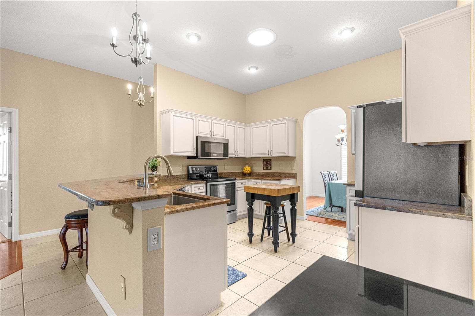 Single Family Residence at 12271 SE 175TH LN, SUMMERFIELD, photo 2 of 31