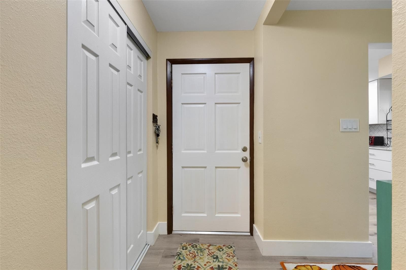 Entryway with Kitchen and Living Areas to the Right - 112 ELMWOOD CIR #112, SEMINOLE