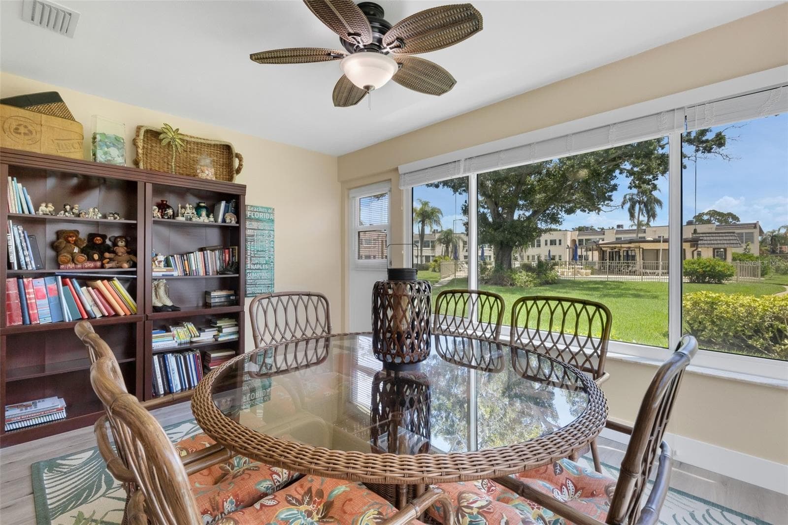 Florida Room - 112 ELMWOOD CIR #112, SEMINOLE