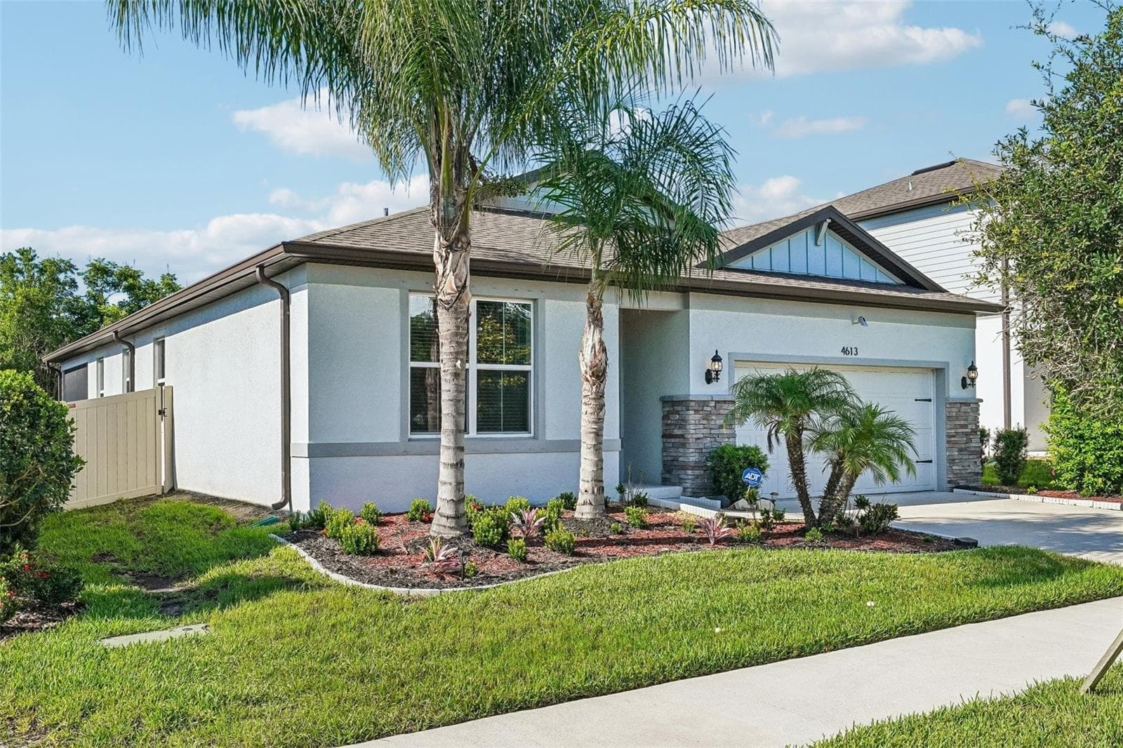 Single Family Residence at 4613 DOVER BLUFF CT, VALRICO, photo 2 of 27