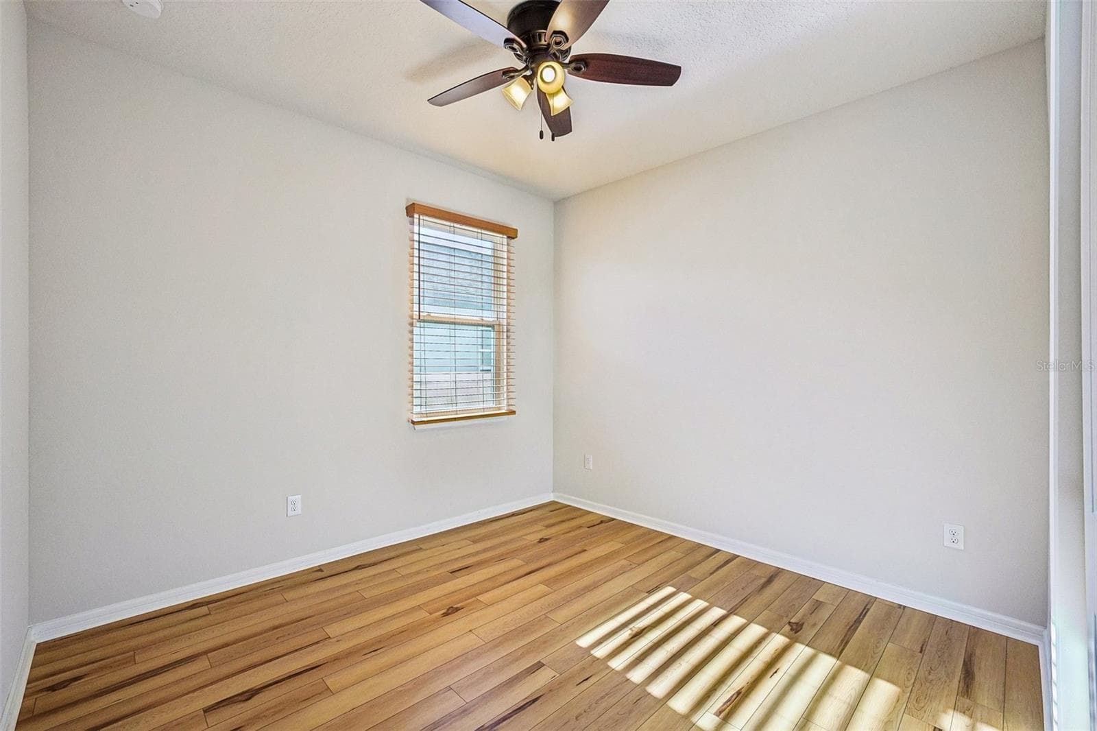 Single Family Residence at 4613 DOVER BLUFF CT, VALRICO, photo 13 of 27
