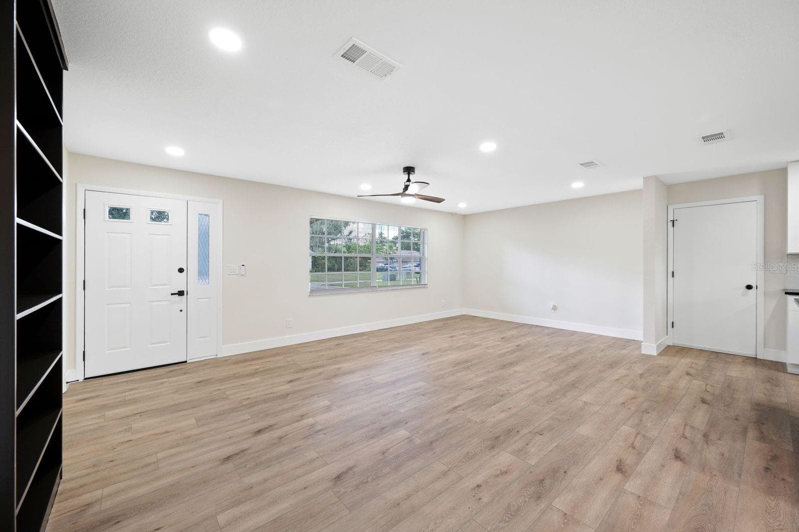 Single Family Residence at 11836 ORANGE ST, SAN ANTONIO, photo 7 of 42