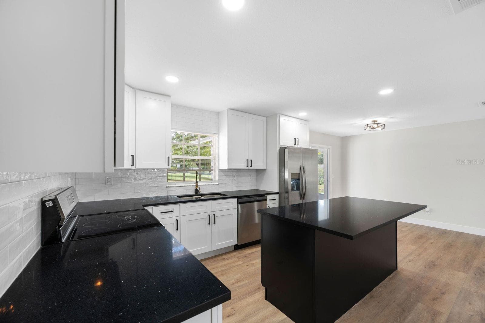 Single Family Residence at 11836 ORANGE ST, SAN ANTONIO, photo 11 of 42