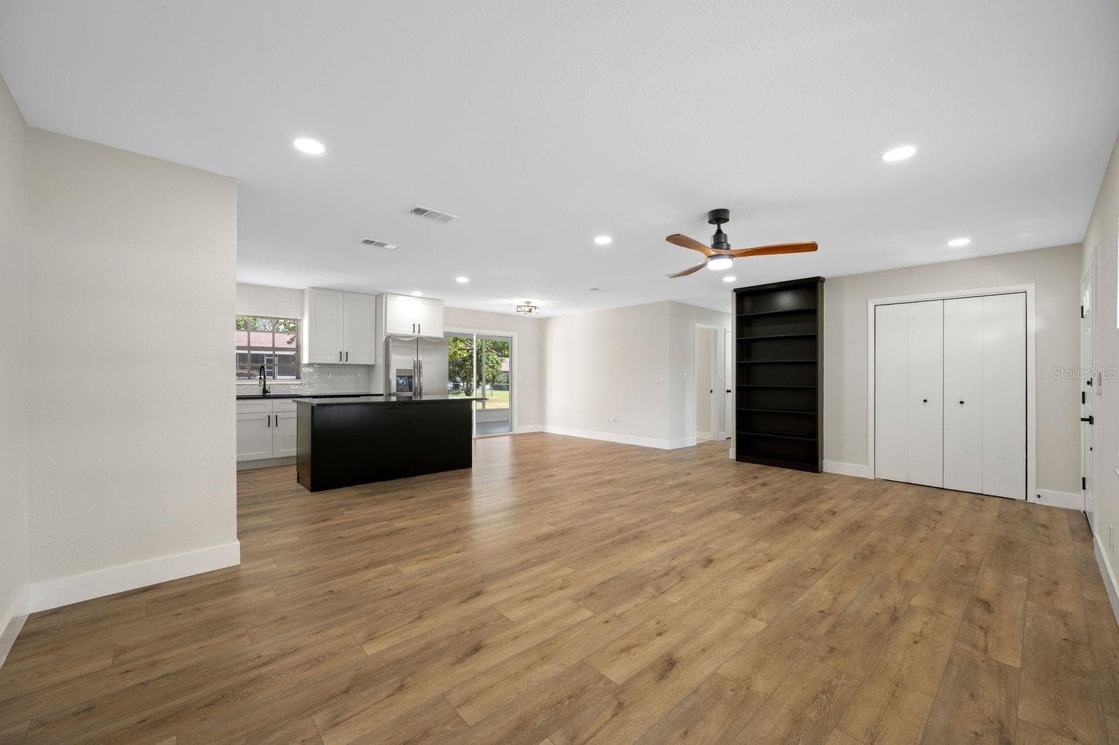 Single Family Residence at 11836 ORANGE ST, SAN ANTONIO, photo 12 of 42