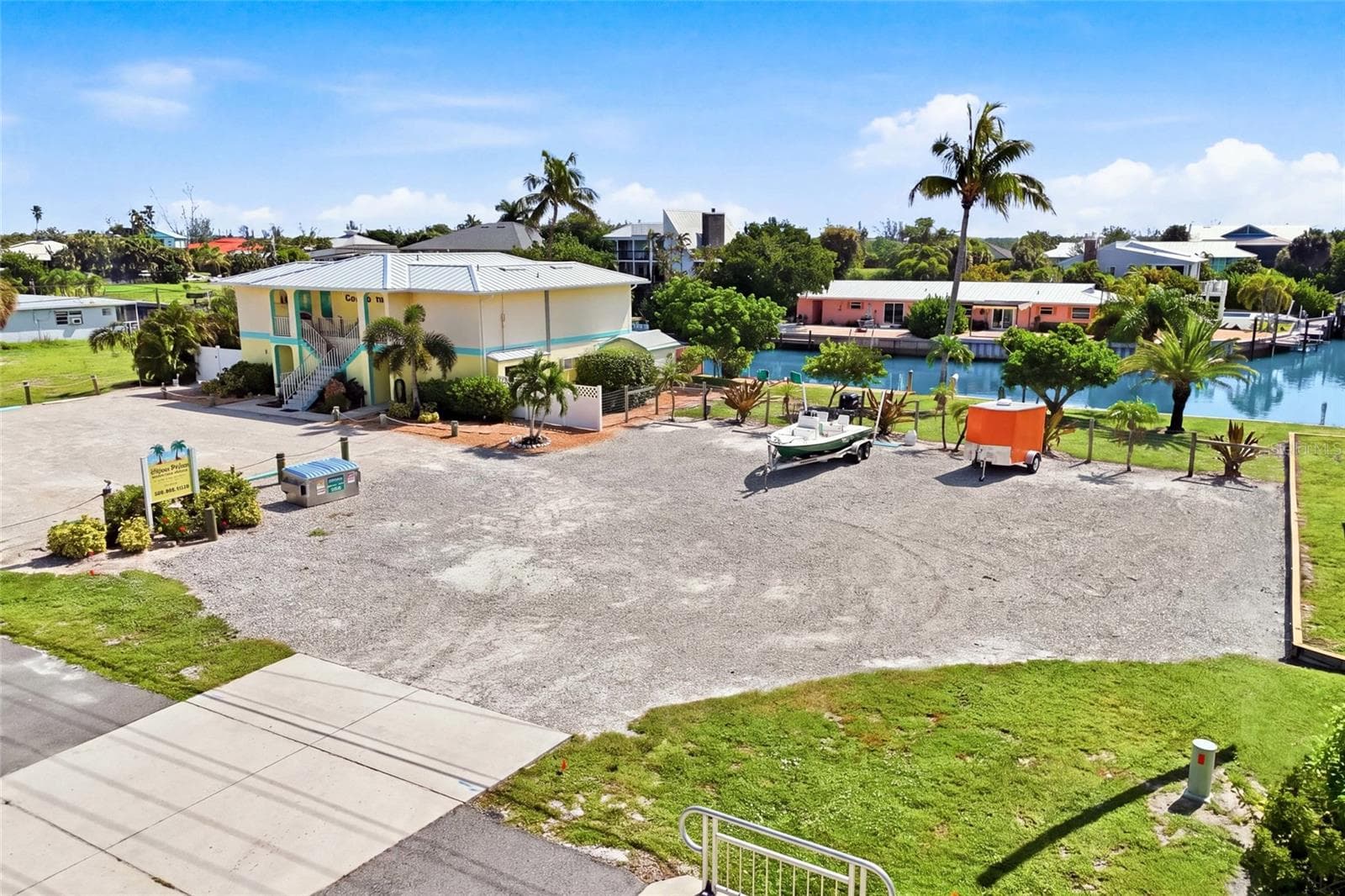 Situated on an oversized double lot, this unique property offers approximately 161 feet of direct, no-bridge Gulf-access canal frontage in the heart of St. James City. - 3226 STRINGFELLOW RD, ST JAMES CITY