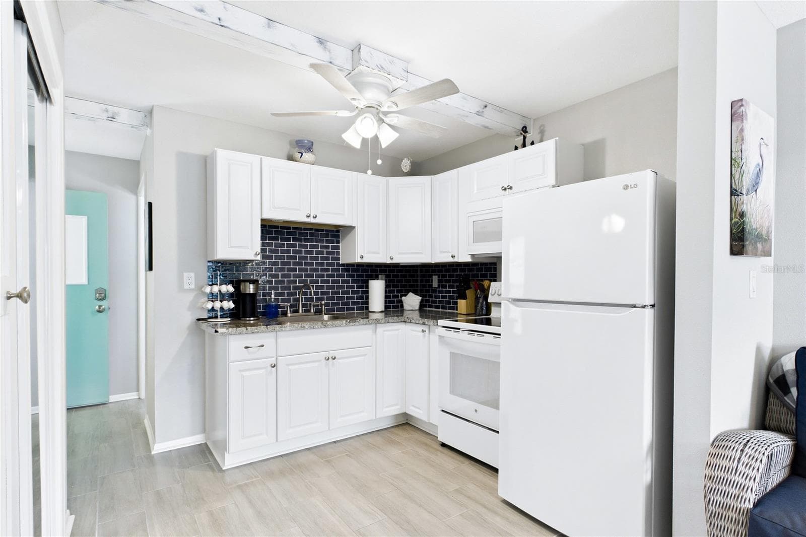 THE CRANE ROOM Updated kitchens provide guests with the convenience of preparing meals while enjoying the comfort and privacy of their own waterfront retreat. - 3226 STRINGFELLOW RD, ST JAMES CITY