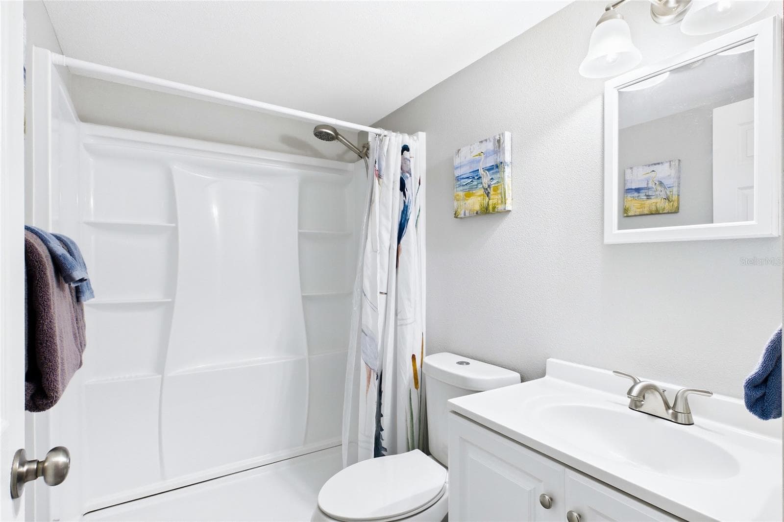 THE CRANE ROOM Each unit includes its own private bathroom, adding convenience and privacy for both short-term vacation guests and longer-term residents. - 3226 STRINGFELLOW RD, ST JAMES CITY
