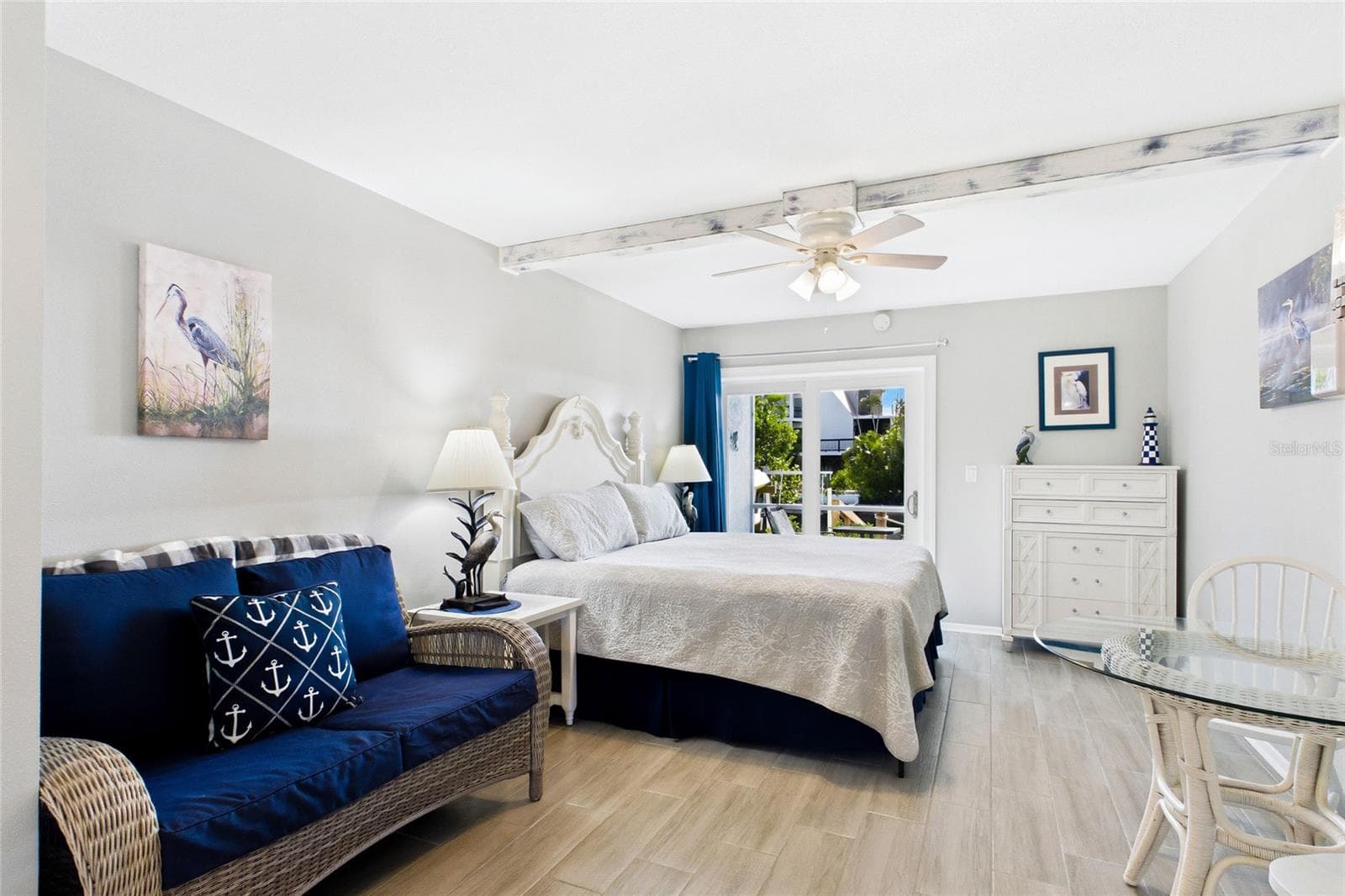 THE CRANE ROOM Bright, updated interiors create an inviting atmosphere while offering a turnkey opportunity for the property’s next owner. - 3226 STRINGFELLOW RD, ST JAMES CITY