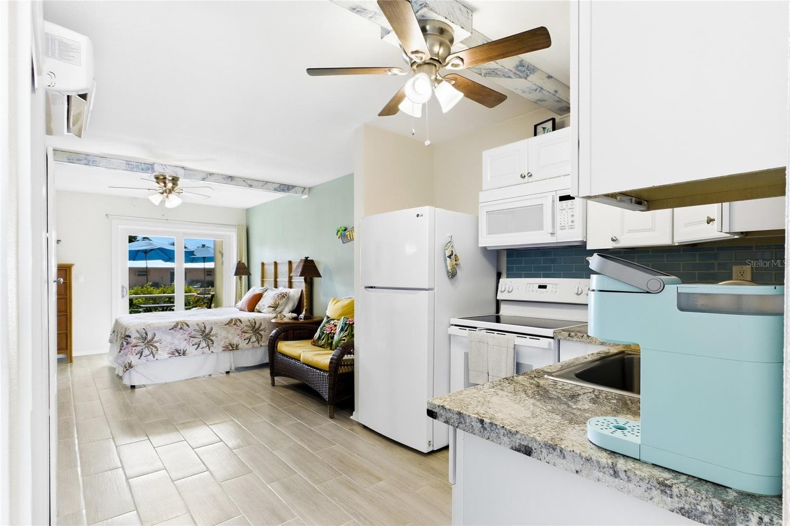 THE PALM ROOM Each thoughtfully designed studio features an open bedroom and living area, creating a comfortable and functional space with a fresh coastal feel. - 3226 STRINGFELLOW RD, ST JAMES CITY