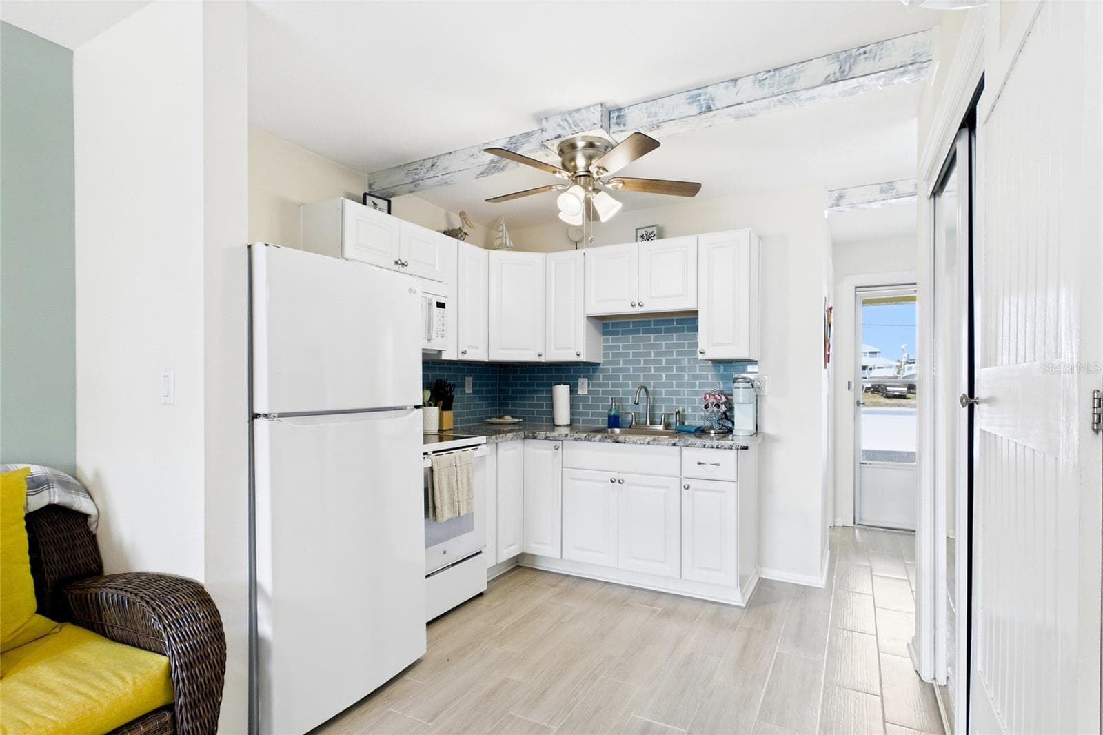 THE PALM ROOM Updated kitchens provide guests with the convenience of preparing meals while enjoying the comfort and privacy of their own waterfront retreat. - 3226 STRINGFELLOW RD, ST JAMES CITY