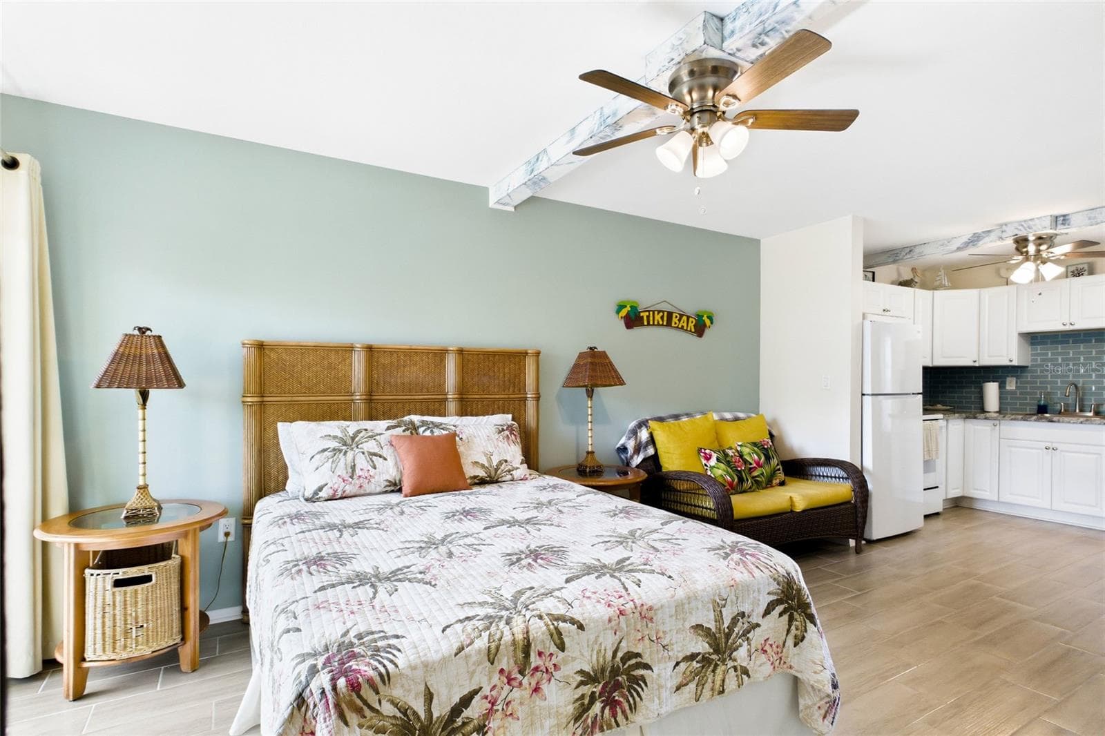 THE PALM ROOM Spacious and welcoming bedroom area complements the open studio-style layout. - 3226 STRINGFELLOW RD, ST JAMES CITY