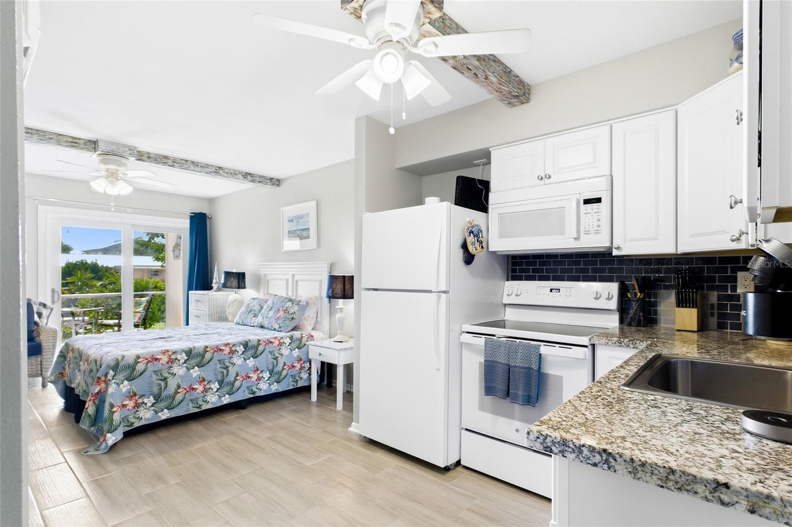 THE BEACH ROOM Bright, updated interiors create an inviting atmosphere while offering a turnkey opportunity for the property’s next owner. - 3226 STRINGFELLOW RD, ST JAMES CITY