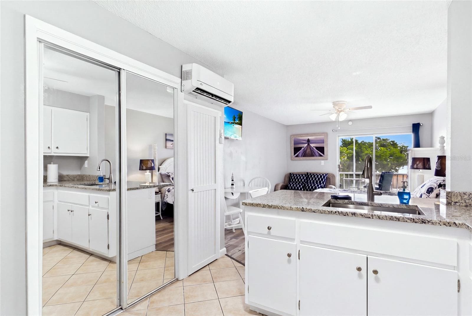 THE BEACH ROOM Bright and inviting kitchen designed for both short-term vacation guests and extended stays. - 3226 STRINGFELLOW RD, ST JAMES CITY