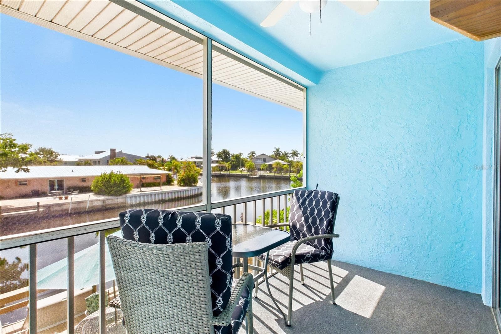THE BEACH ROOM Each unit includes its own private bathroom, adding convenience and privacy for both short-term vacation guests and longer-term residents. - 3226 STRINGFELLOW RD, ST JAMES CITY