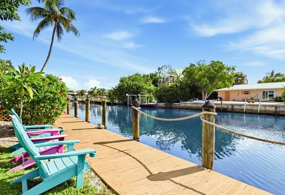 Golden Palms Resort delivers the boating, fishing, sunshine, and relaxed island atmosphere visitors come to Pine Island to experience. - 3226 STRINGFELLOW RD, ST JAMES CITY