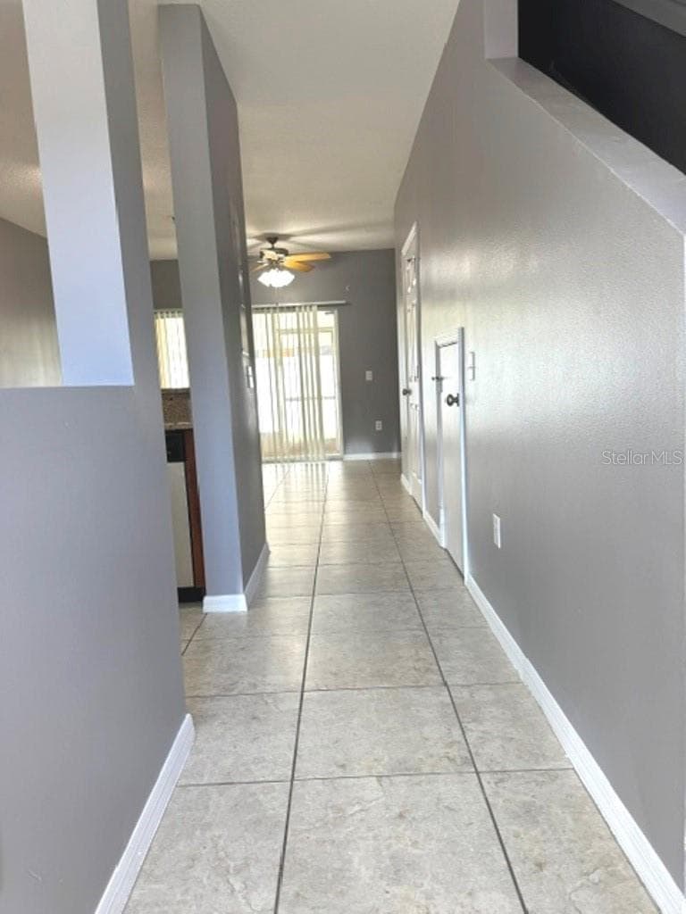 Entryway with kitchen on left side - 8542 BRUSHLEAF WAY, TAMPA