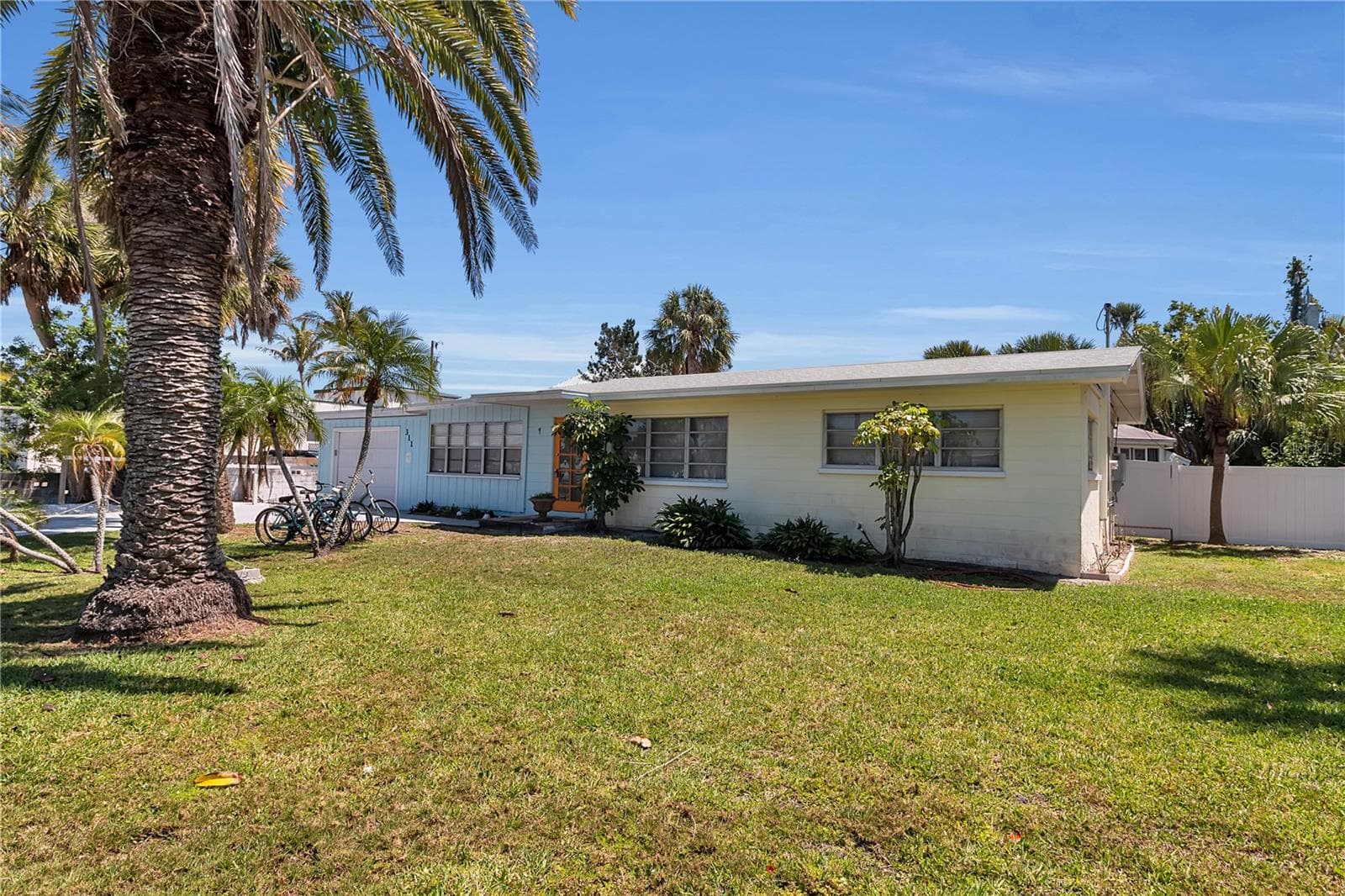 Single Family Residence at 311 59TH ST, HOLMES BEACH, photo 2 of 21