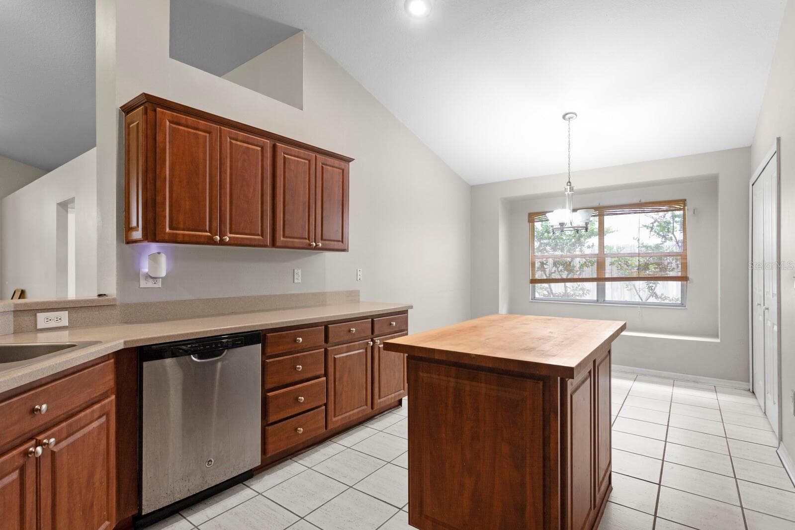 Single Family Residence at 10420 SPRINGROSE DR, TAMPA, photo 4 of 30