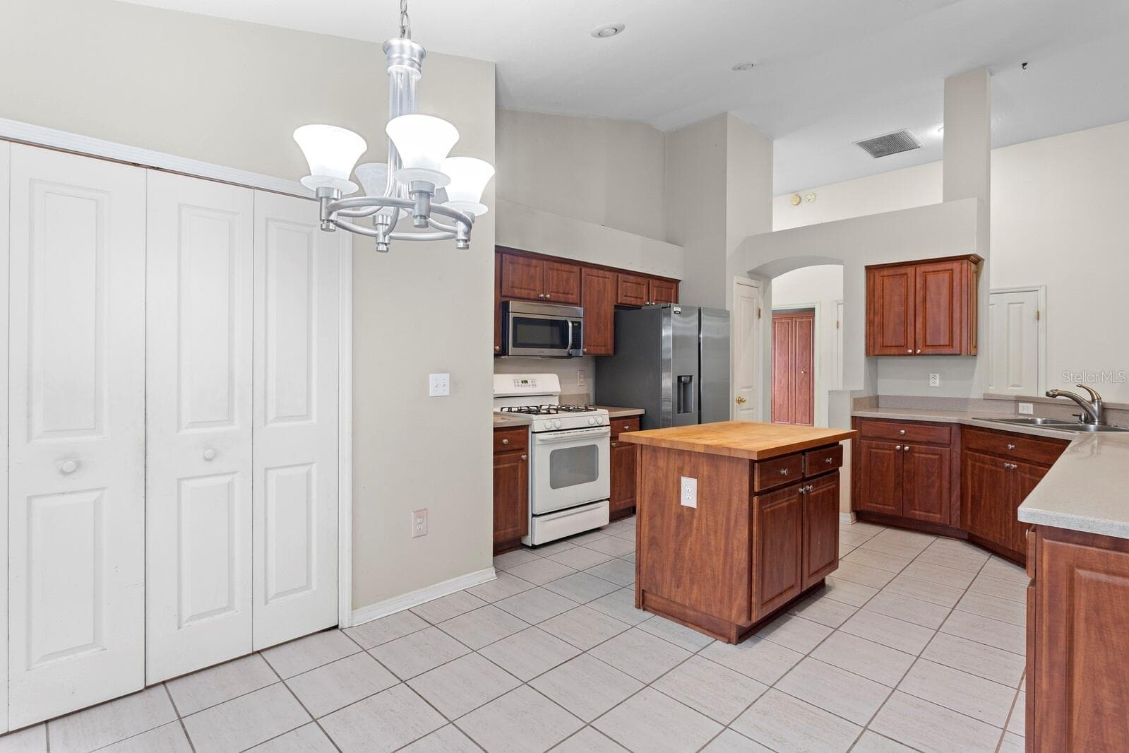 Single Family Residence at 10420 SPRINGROSE DR, TAMPA, photo 5 of 30