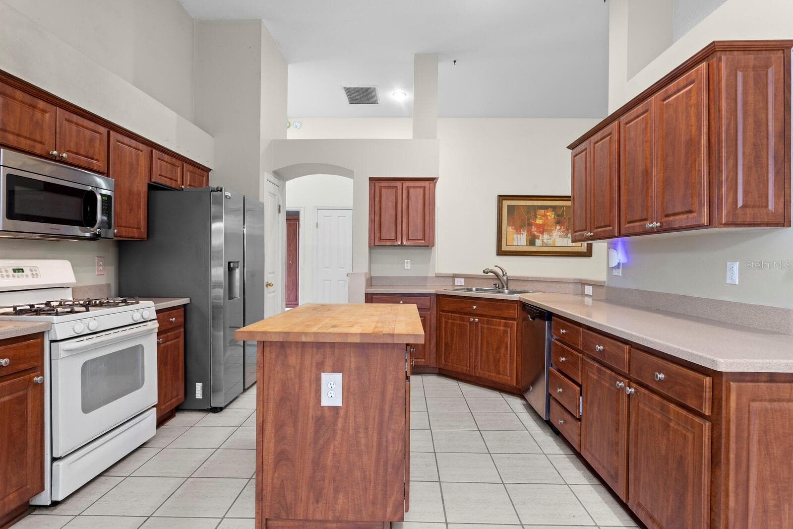 Single Family Residence at 10420 SPRINGROSE DR, TAMPA, photo 6 of 30