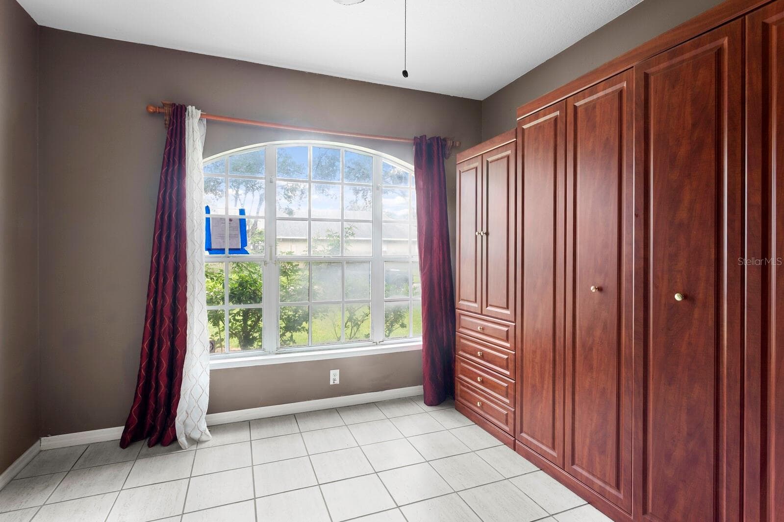 Single Family Residence at 10420 SPRINGROSE DR, TAMPA, photo 8 of 30