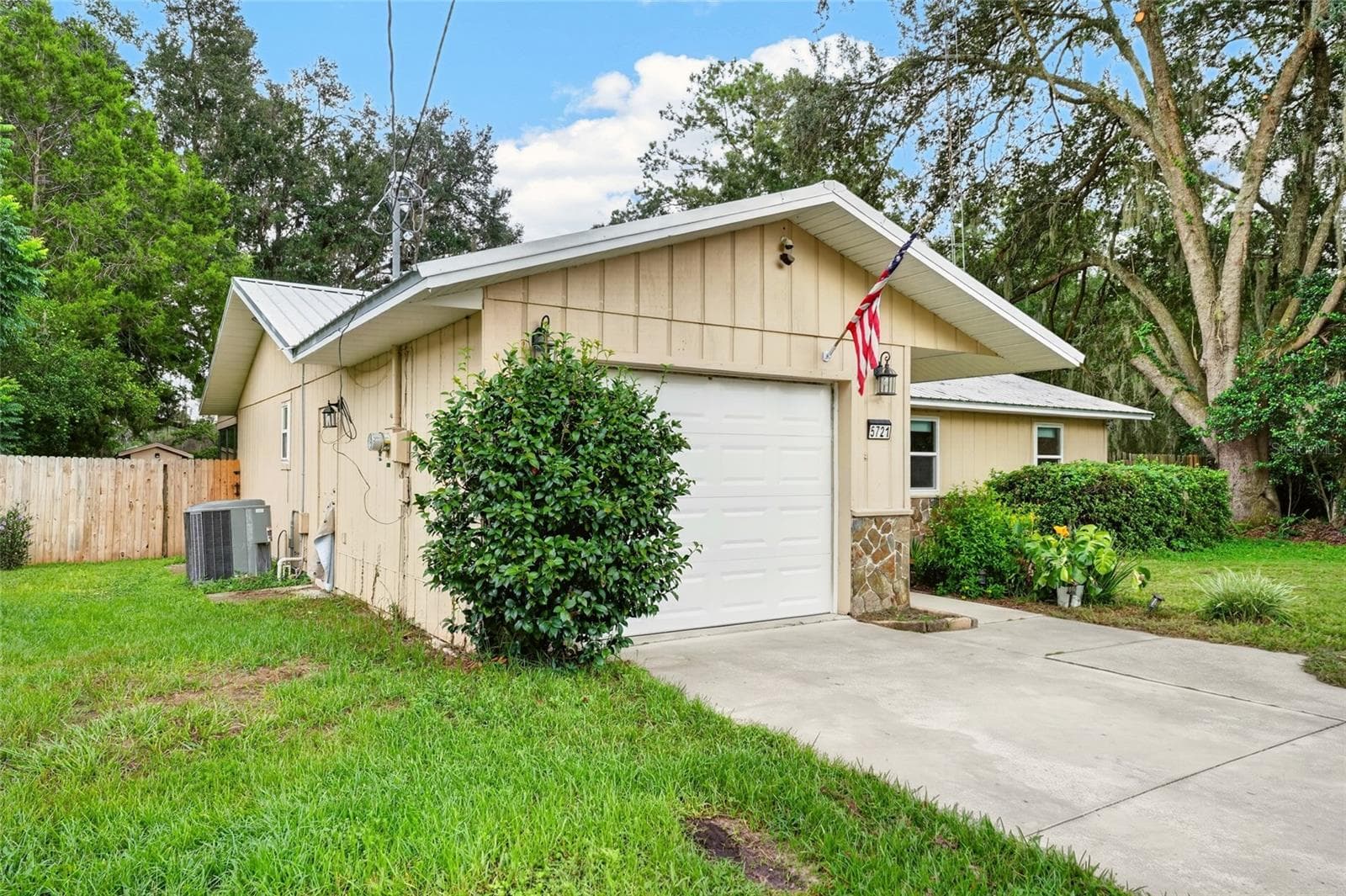 Single Family Residence at 5721 NW 62ND AVE NW, OCALA, photo 4 of 31