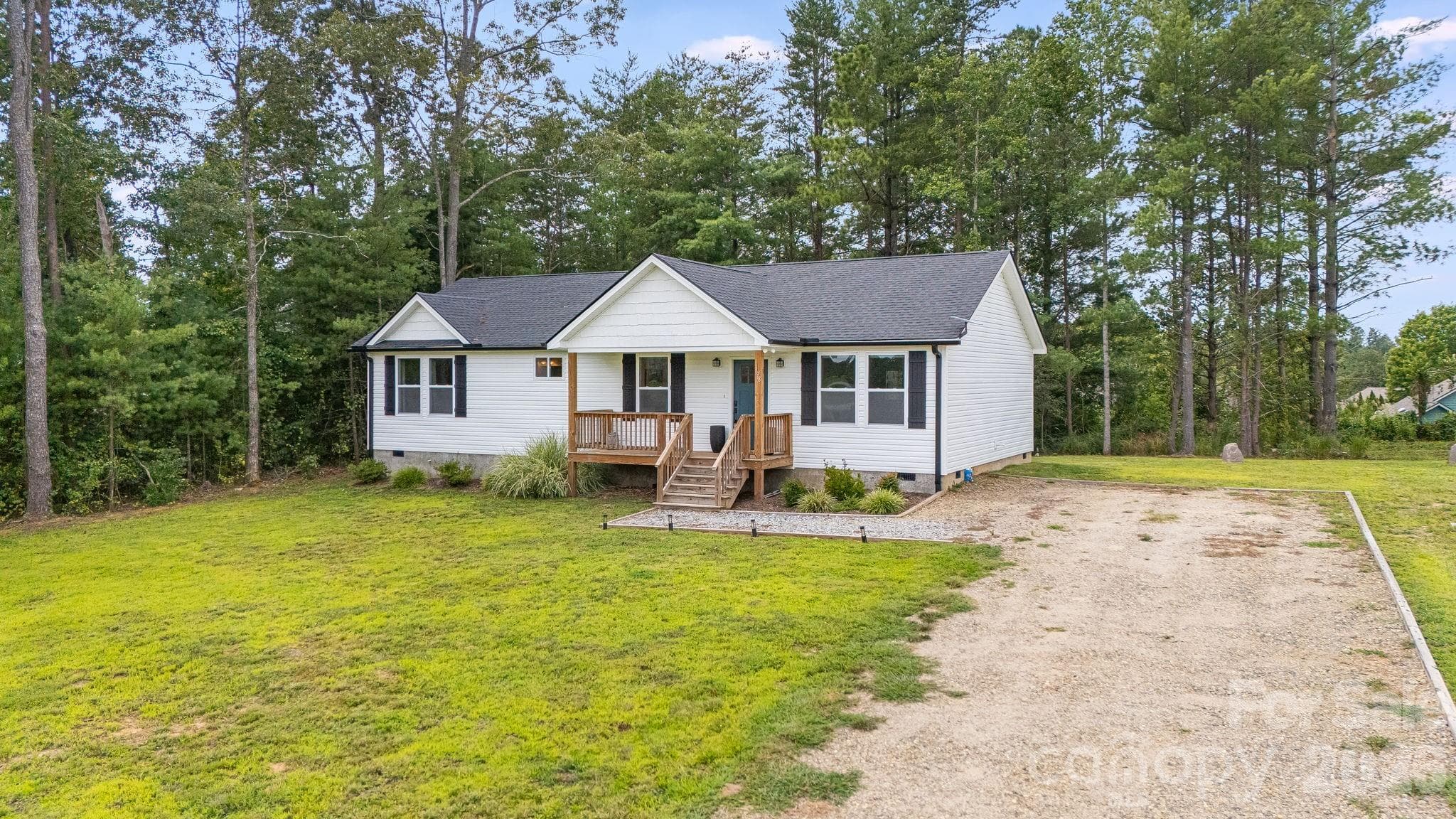 Single Family Residence at 398 Point Hope Lane, Hendersonville, photo 2 of 38