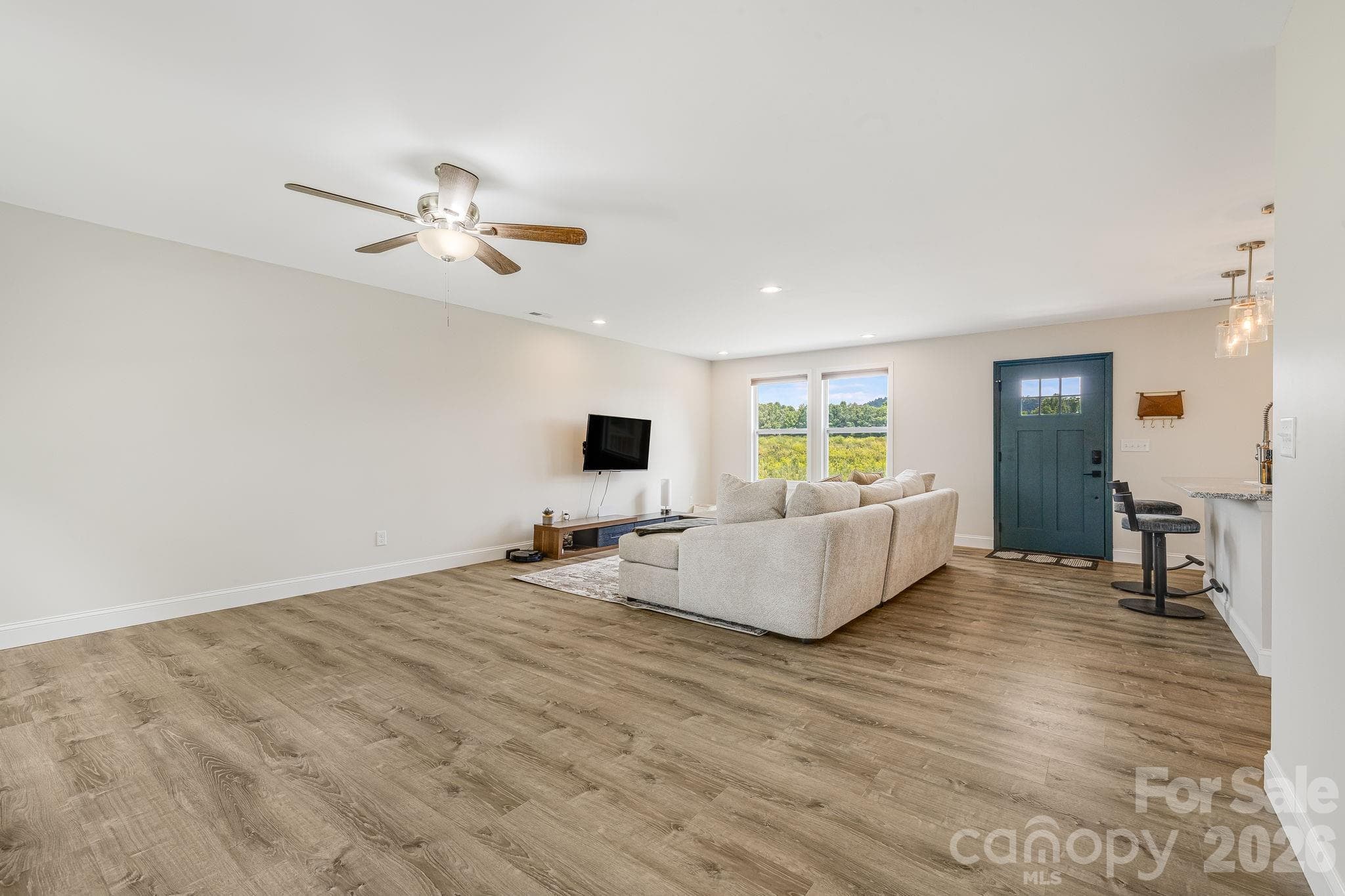 Single Family Residence at 398 Point Hope Lane, Hendersonville, photo 16 of 38