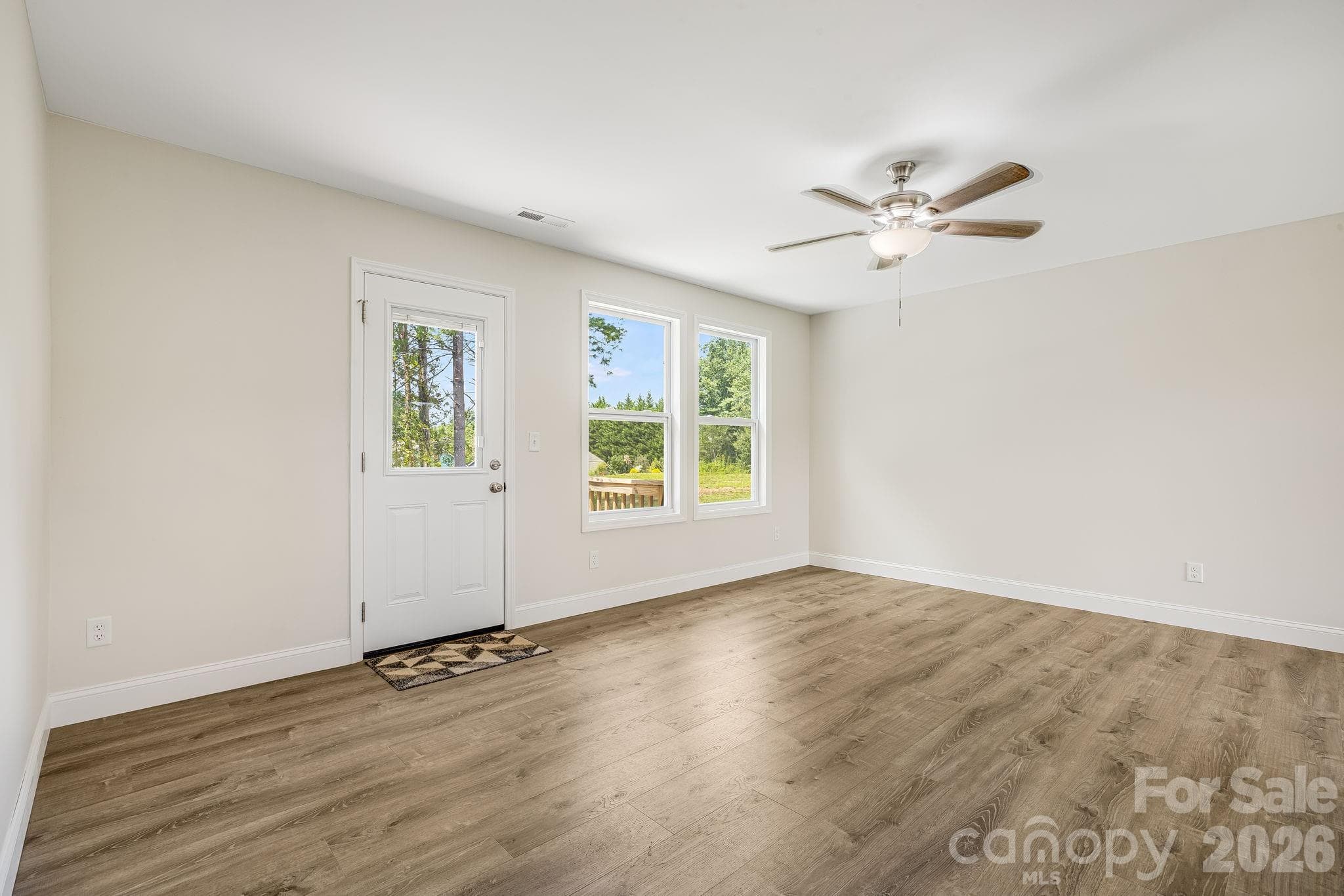 Single Family Residence at 398 Point Hope Lane, Hendersonville, photo 18 of 38