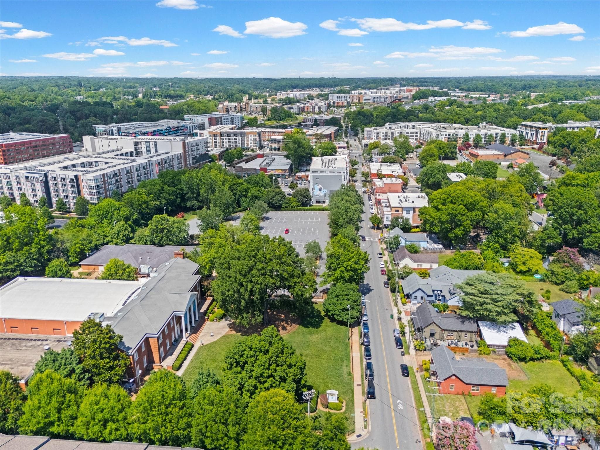 NoDa | Dining, shopping, nightlife + light rail nearby - 4017 Plaza Row Court, Charlotte