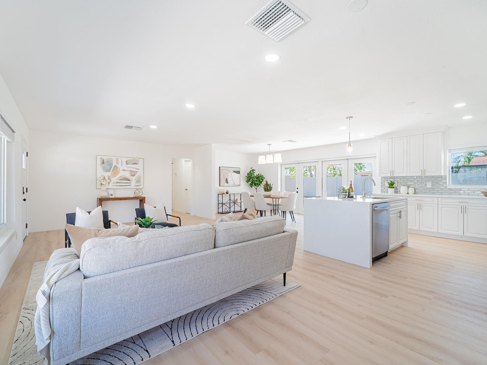 Single Family Residence at 352 79TH AVE NE, ST PETERSBURG, photo 15 of 39