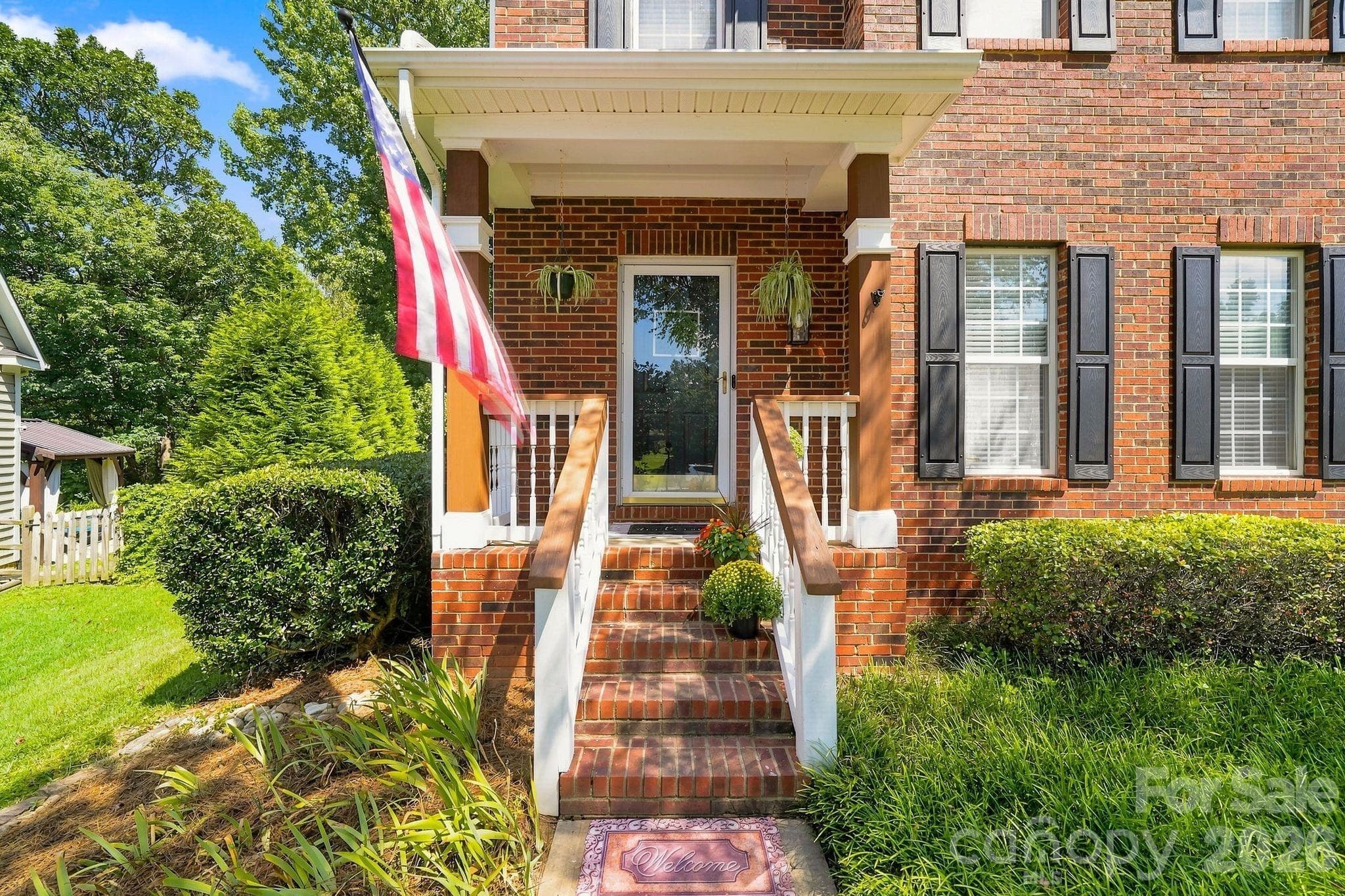 Single Family Residence at 104 Oak Grove Court, Fort Mill, photo 4 of 48