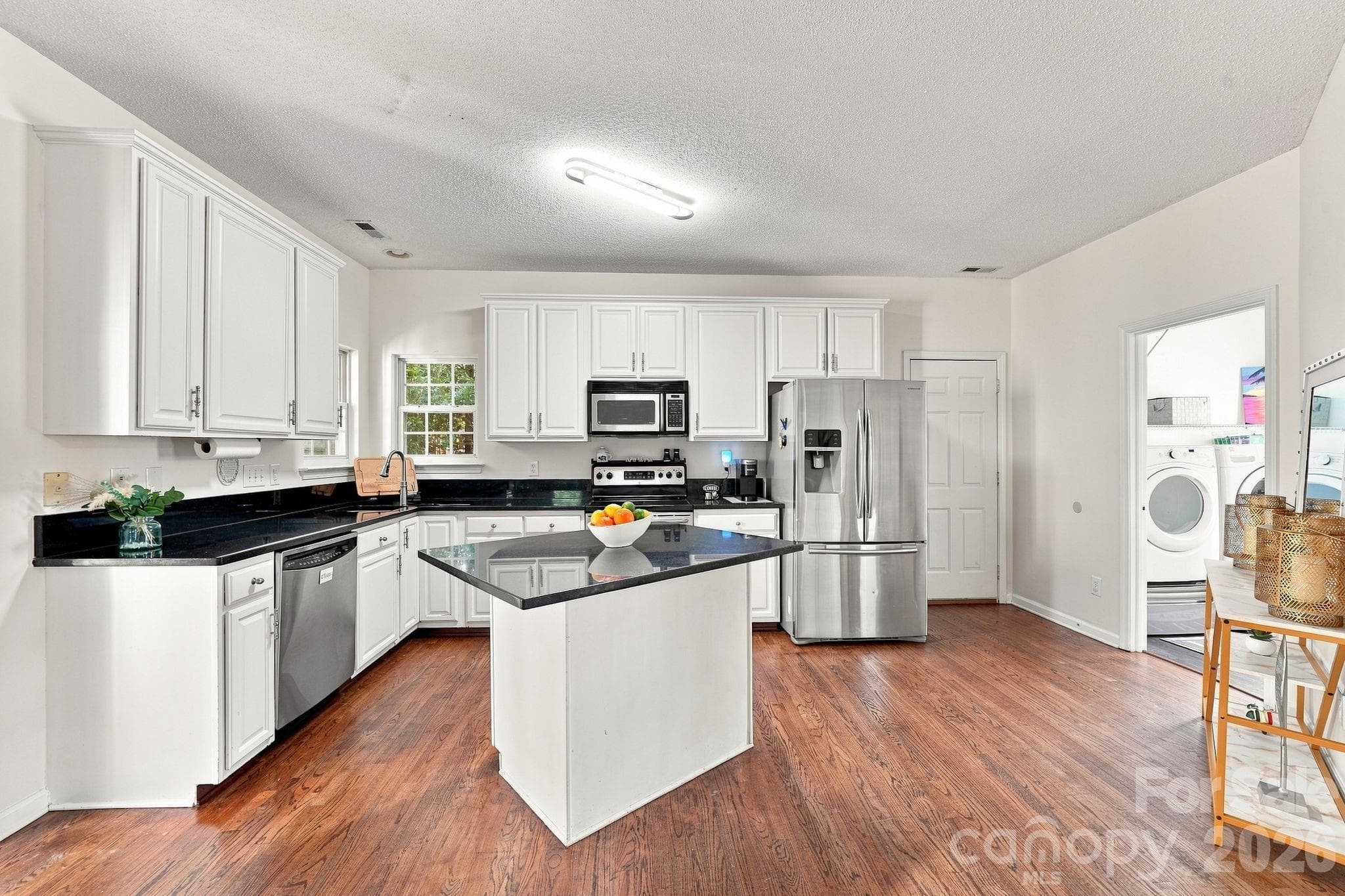 Single Family Residence at 104 Oak Grove Court, Fort Mill, photo 11 of 48