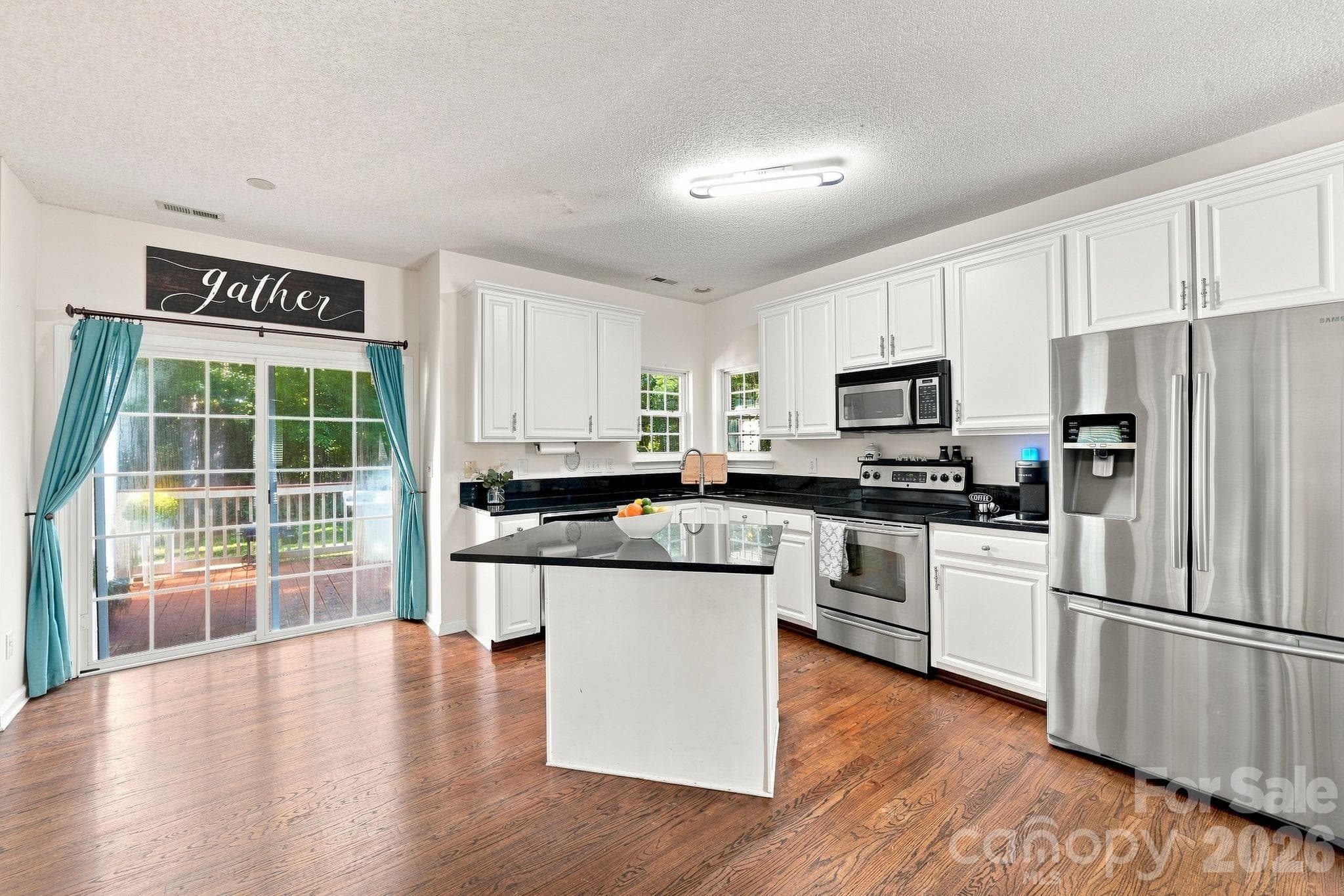 Single Family Residence at 104 Oak Grove Court, Fort Mill, photo 13 of 48