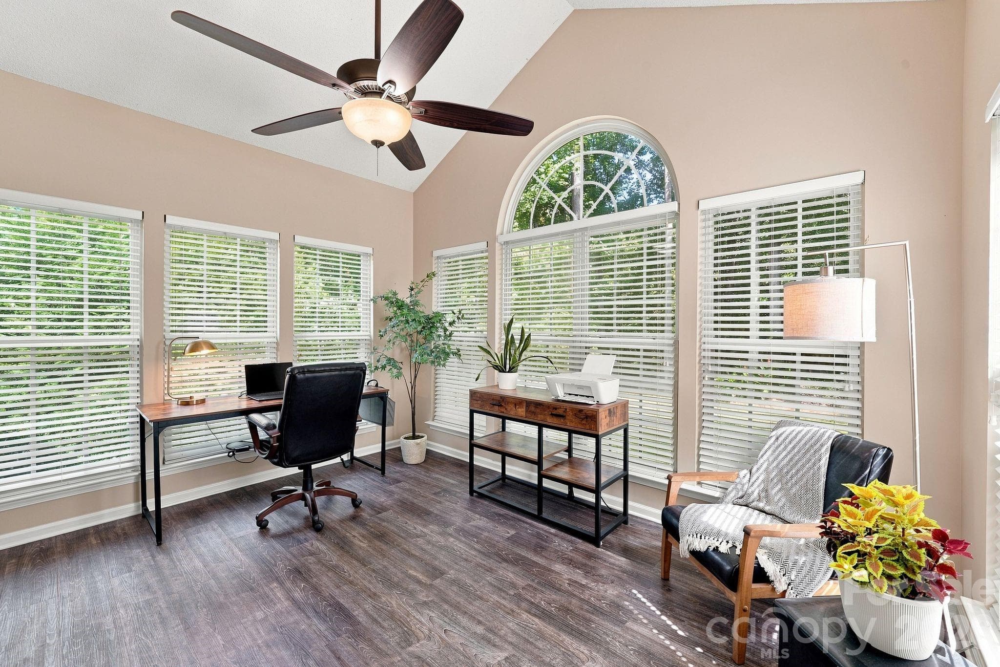 Single Family Residence at 104 Oak Grove Court, Fort Mill, photo 15 of 48