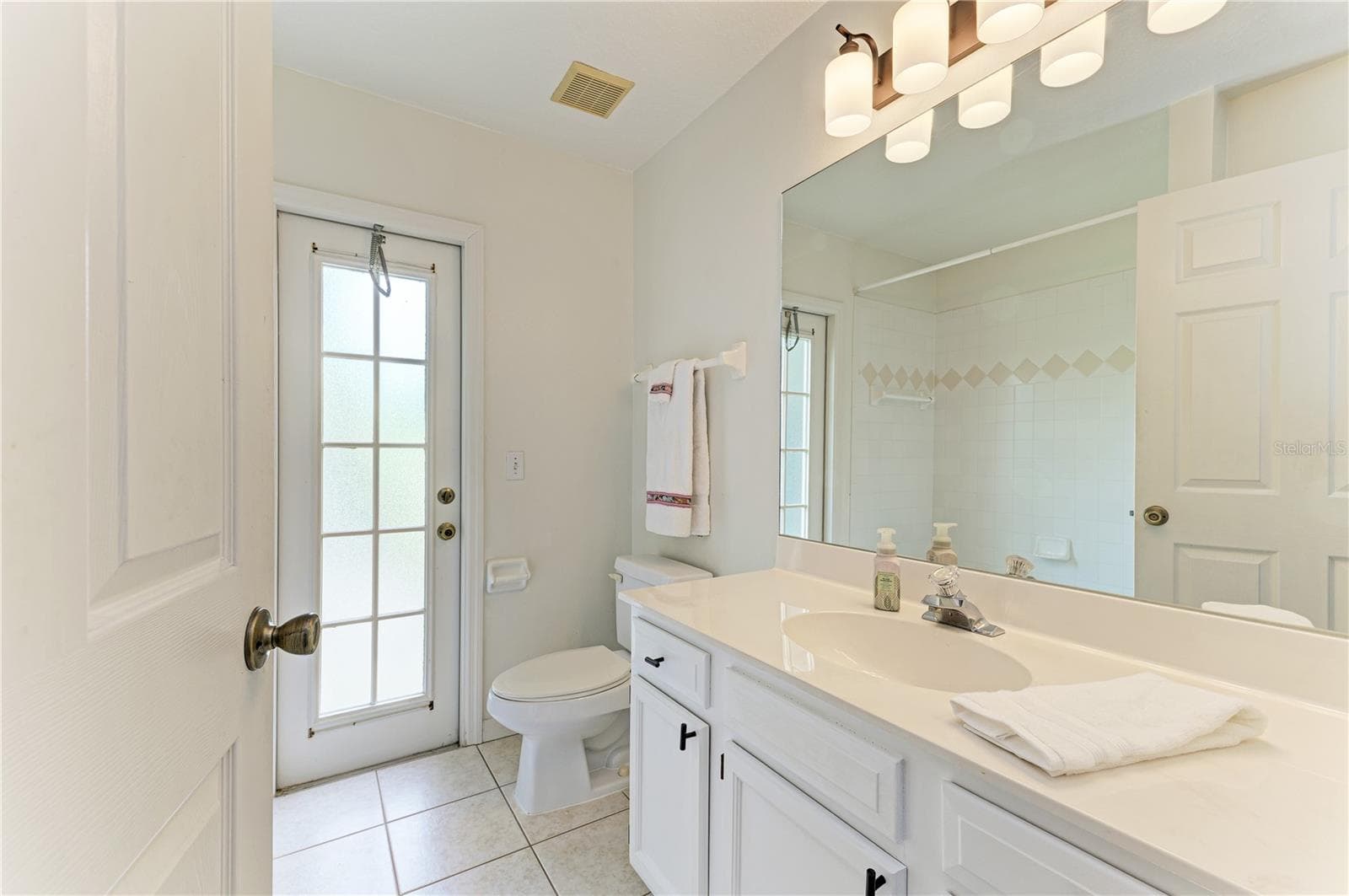 Bathroom 2 with vanity, linen closet and tub/shower combo - 3213 45TH AVE E, BRADENTON