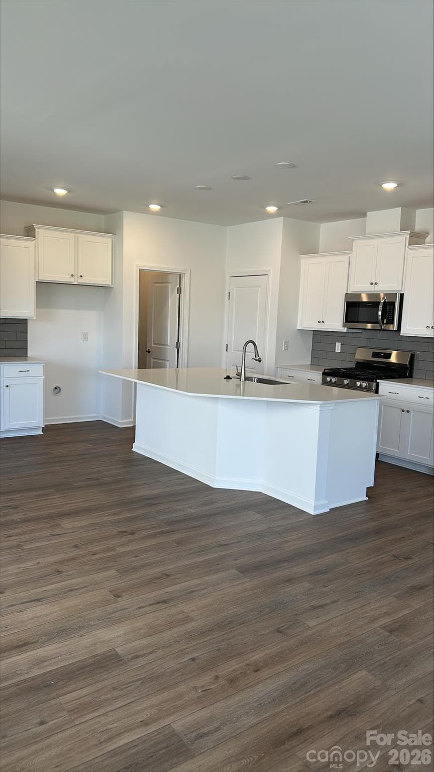 Single Family Residence at 1528 Swallow Tail Drive, Belmont, photo 5 of 9